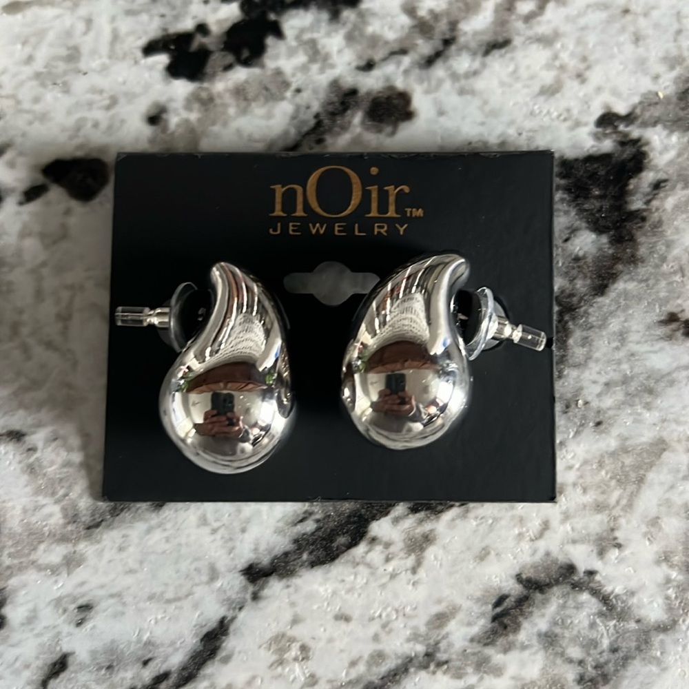 Noir Teardrop Earrings